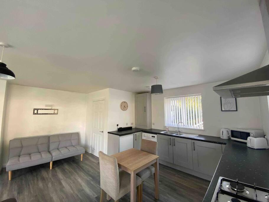 Conveniently Located, Close To City And Quiet Area Londonderry Kültér fotó