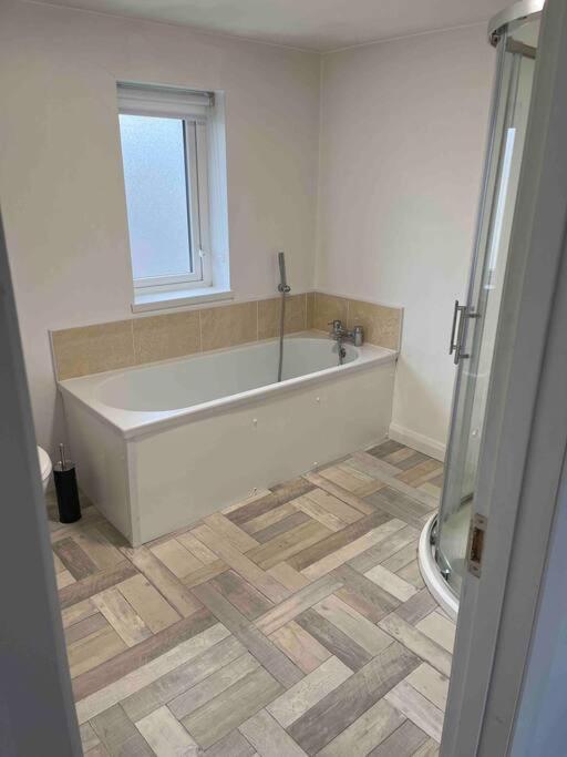 Conveniently Located, Close To City And Quiet Area Londonderry Kültér fotó